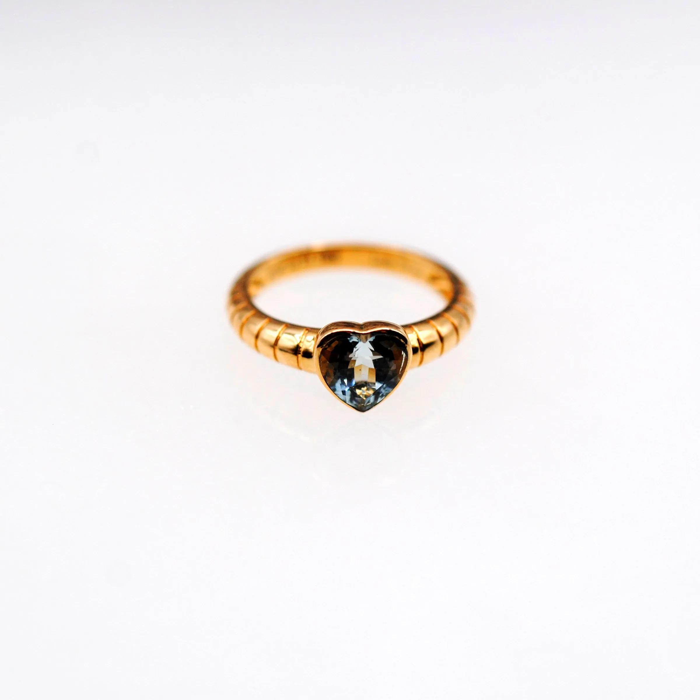 14k Gold 1.15 ct Aquamarine Sweetheart Ring