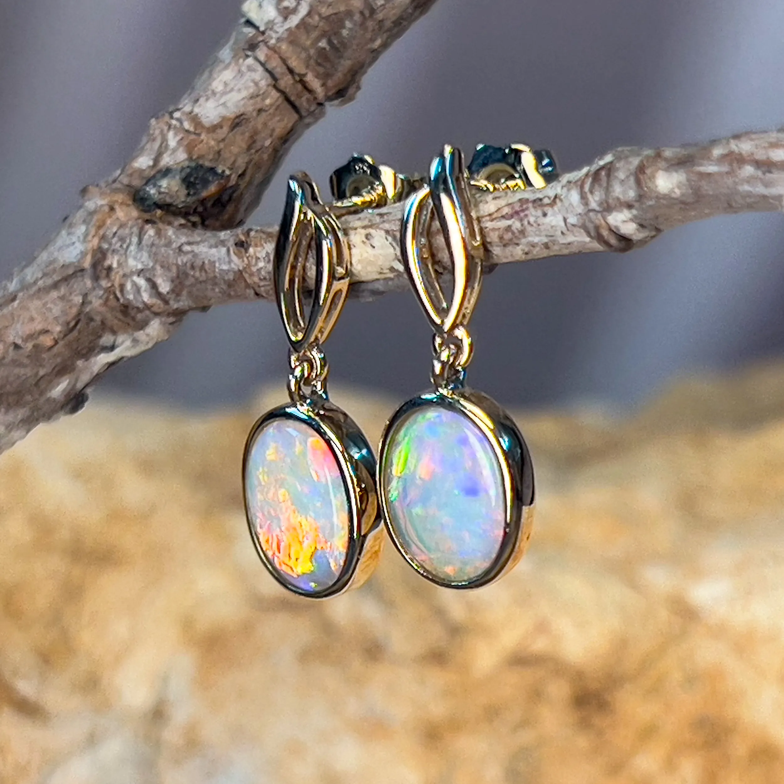 14kt Yellow Gold dangling Oval shape earrings