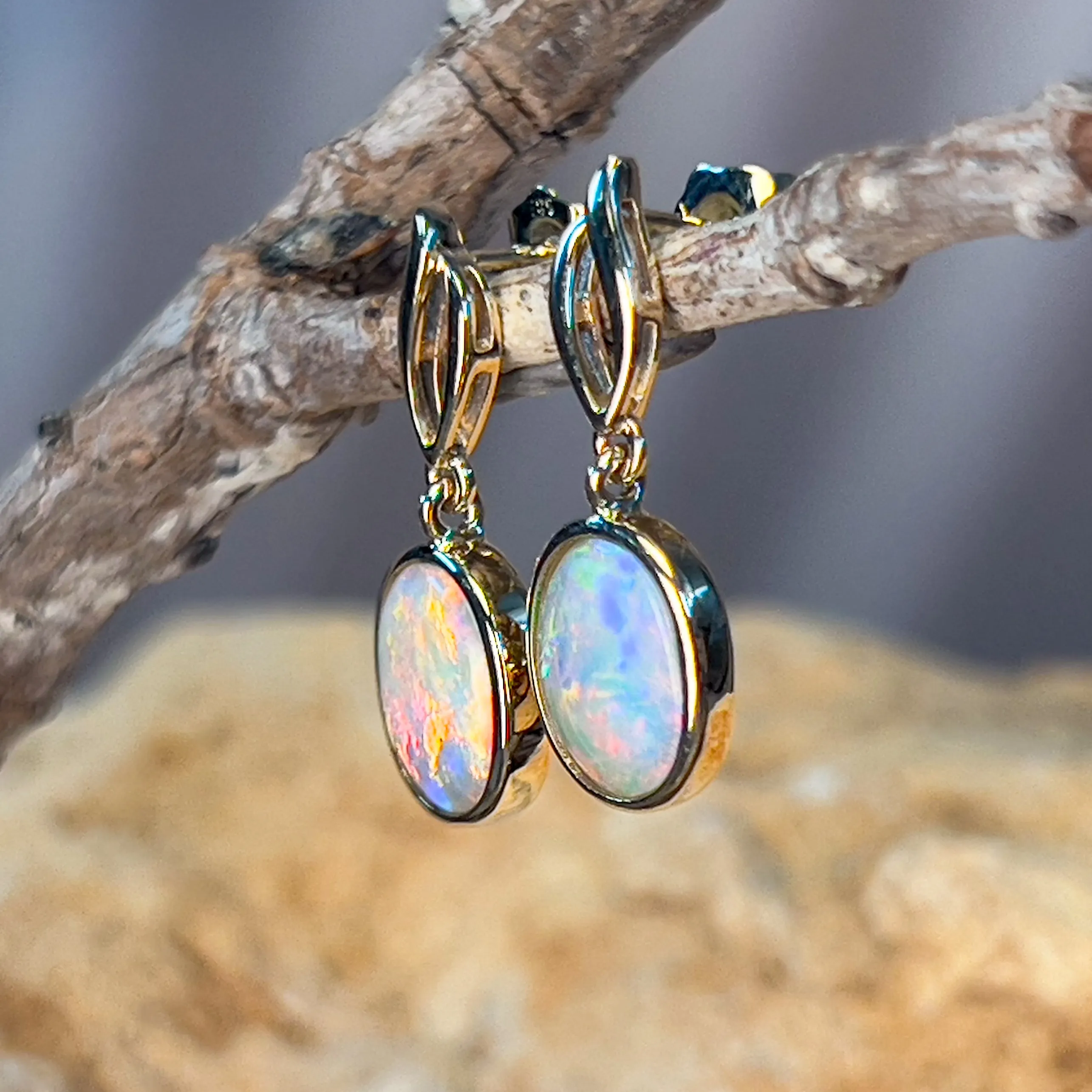 14kt Yellow Gold dangling Oval shape earrings