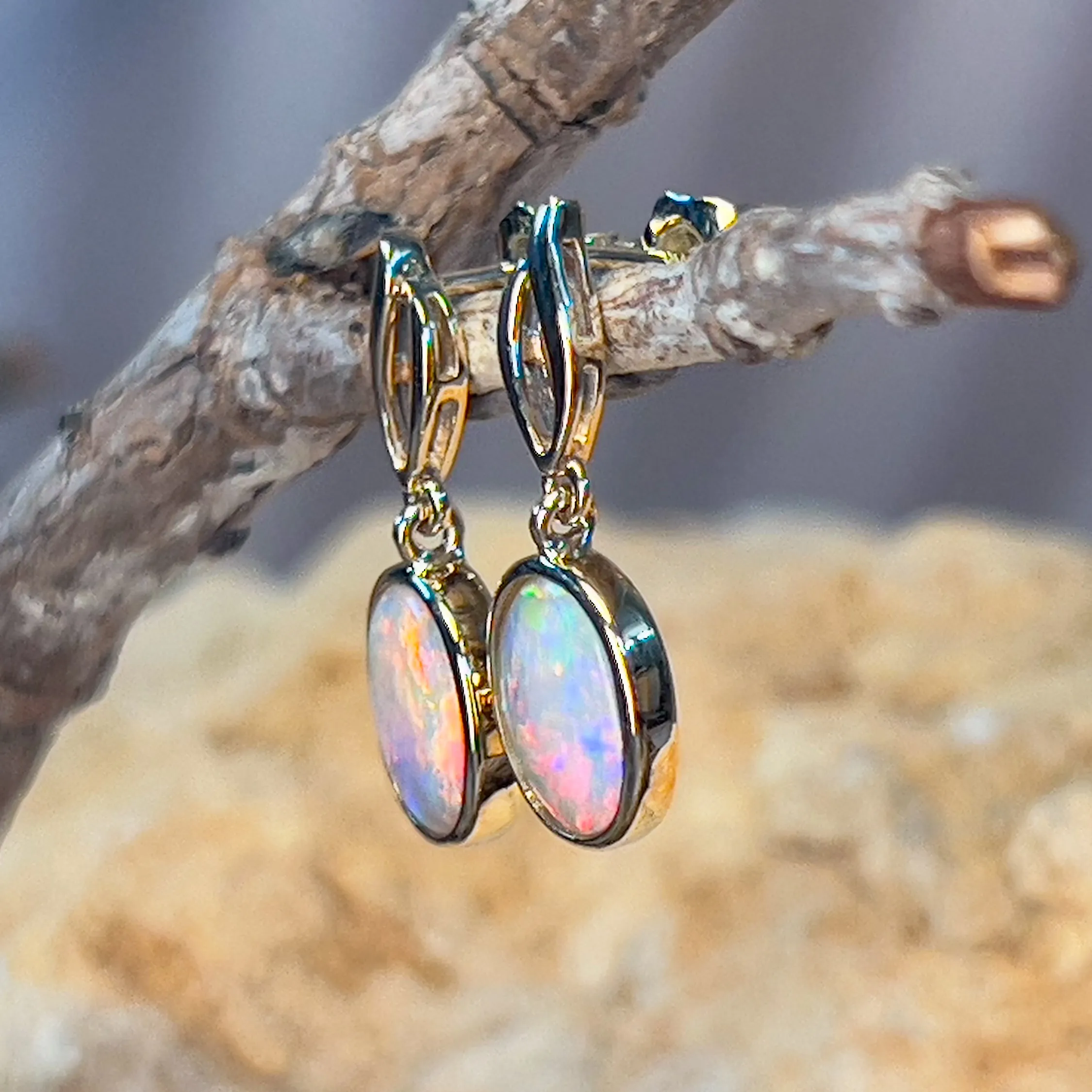 14kt Yellow Gold dangling Oval shape earrings