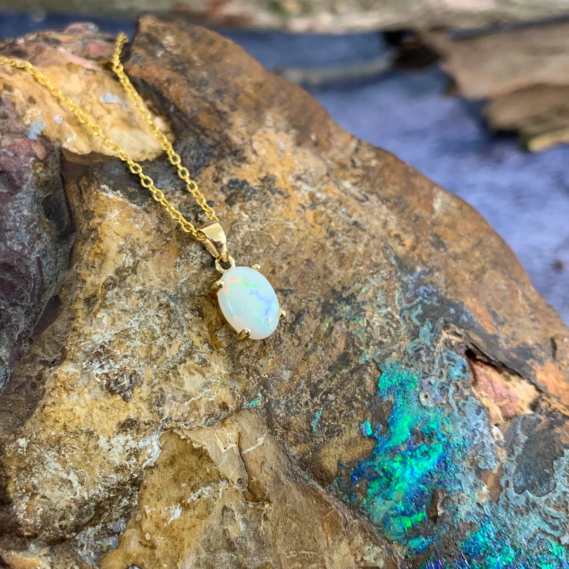 14kt Yellow Gold Opal pendant 0.67ct