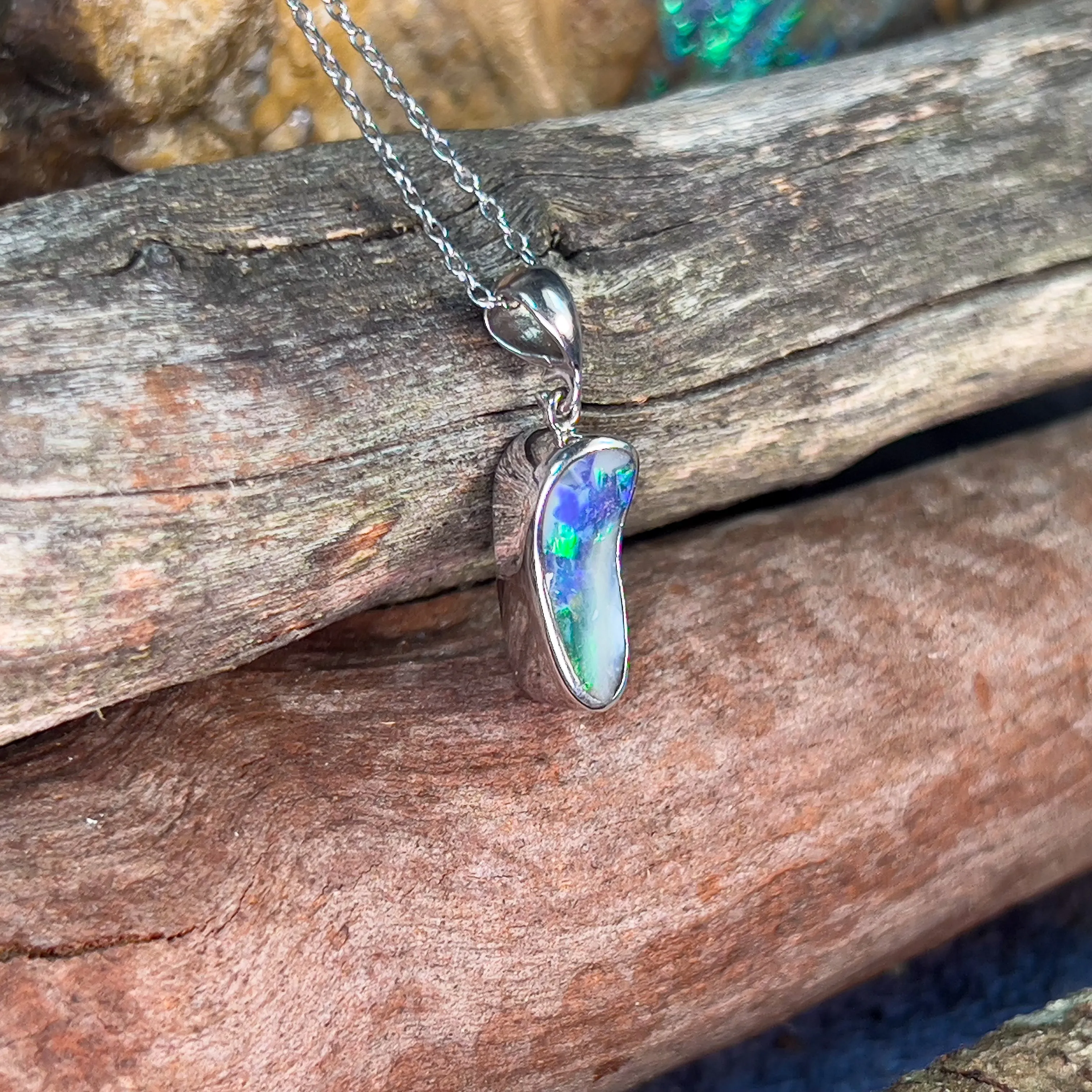 18kt White Gold Boulder Opal 2.2ct pendant