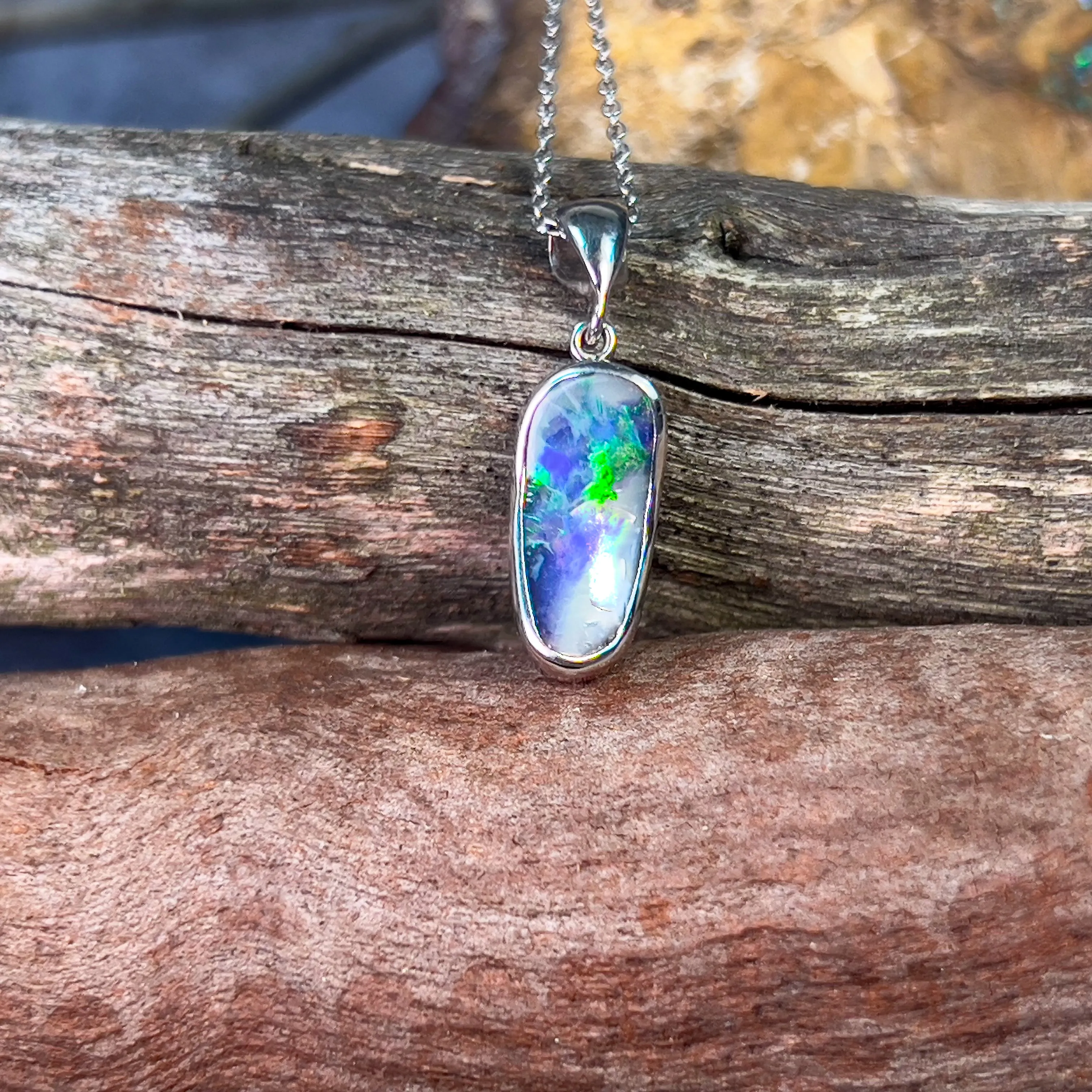 18kt White Gold Boulder Opal 2.2ct pendant