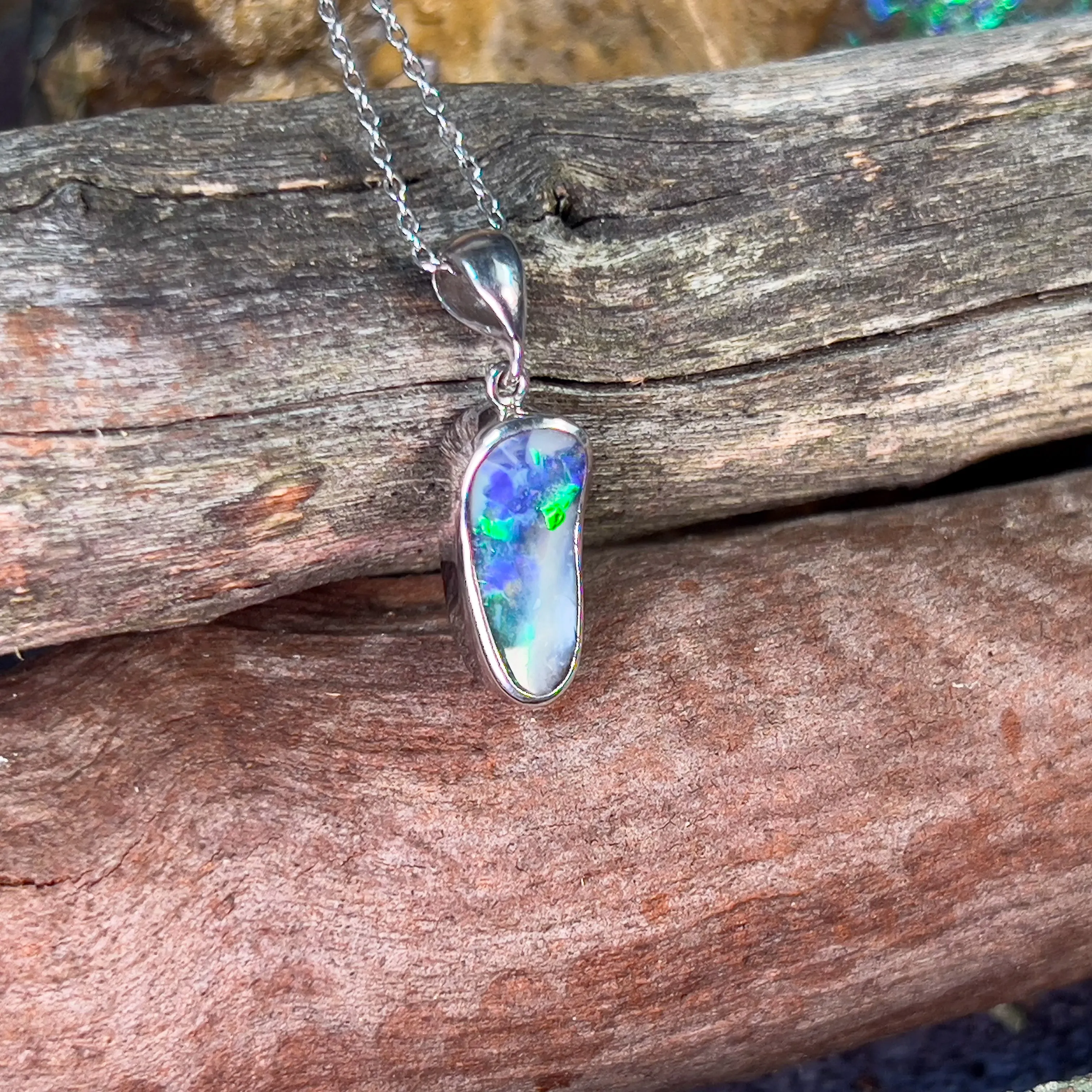 18kt White Gold Boulder Opal 2.2ct pendant