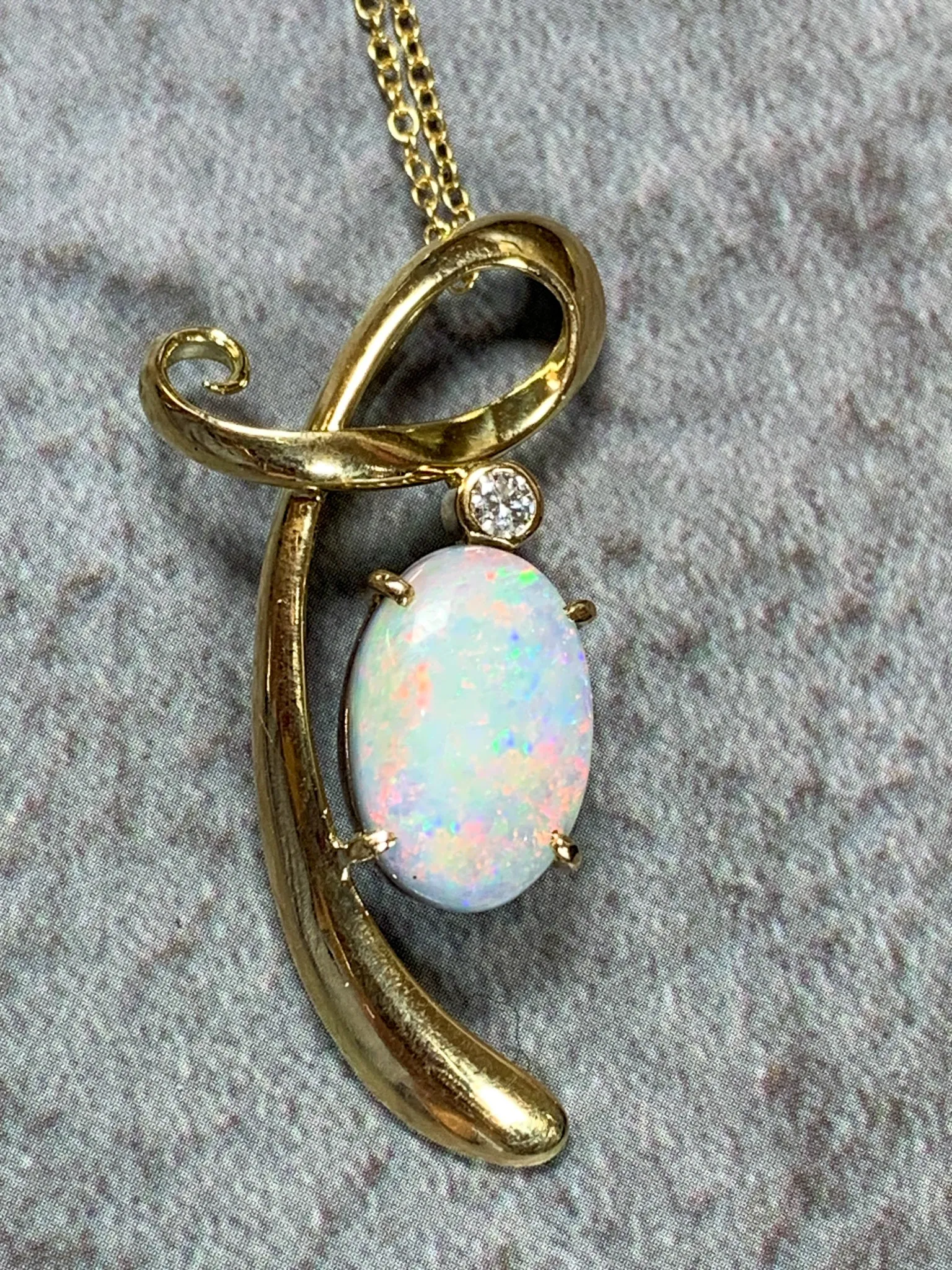 18kt Yellow Gold Black Opal Necklace with Opal 4.7ct and 0.1ct Diamond pendant