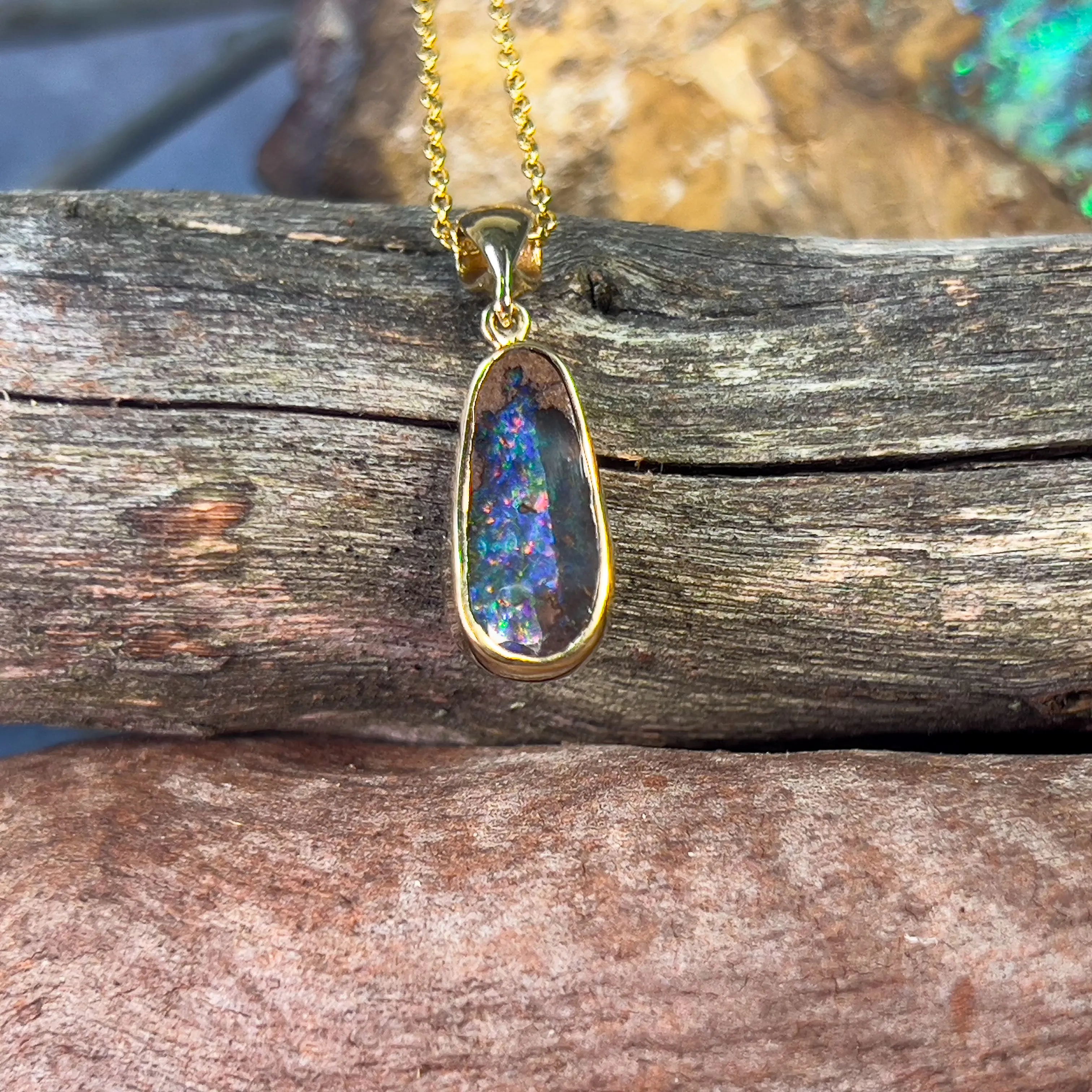 18kt Yellow Gold Boulder Opal 1.89ct pendant