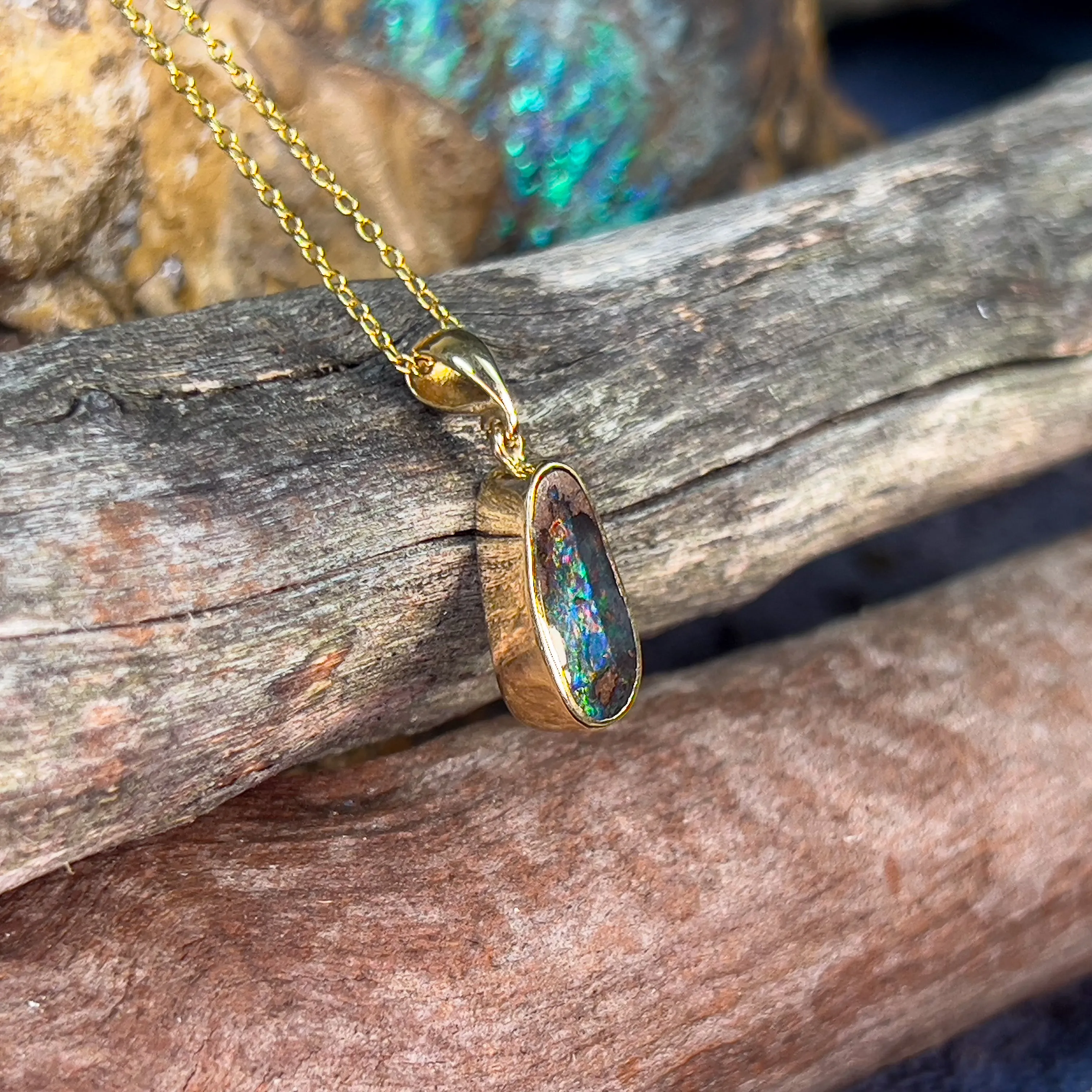 18kt Yellow Gold Boulder Opal 1.89ct pendant