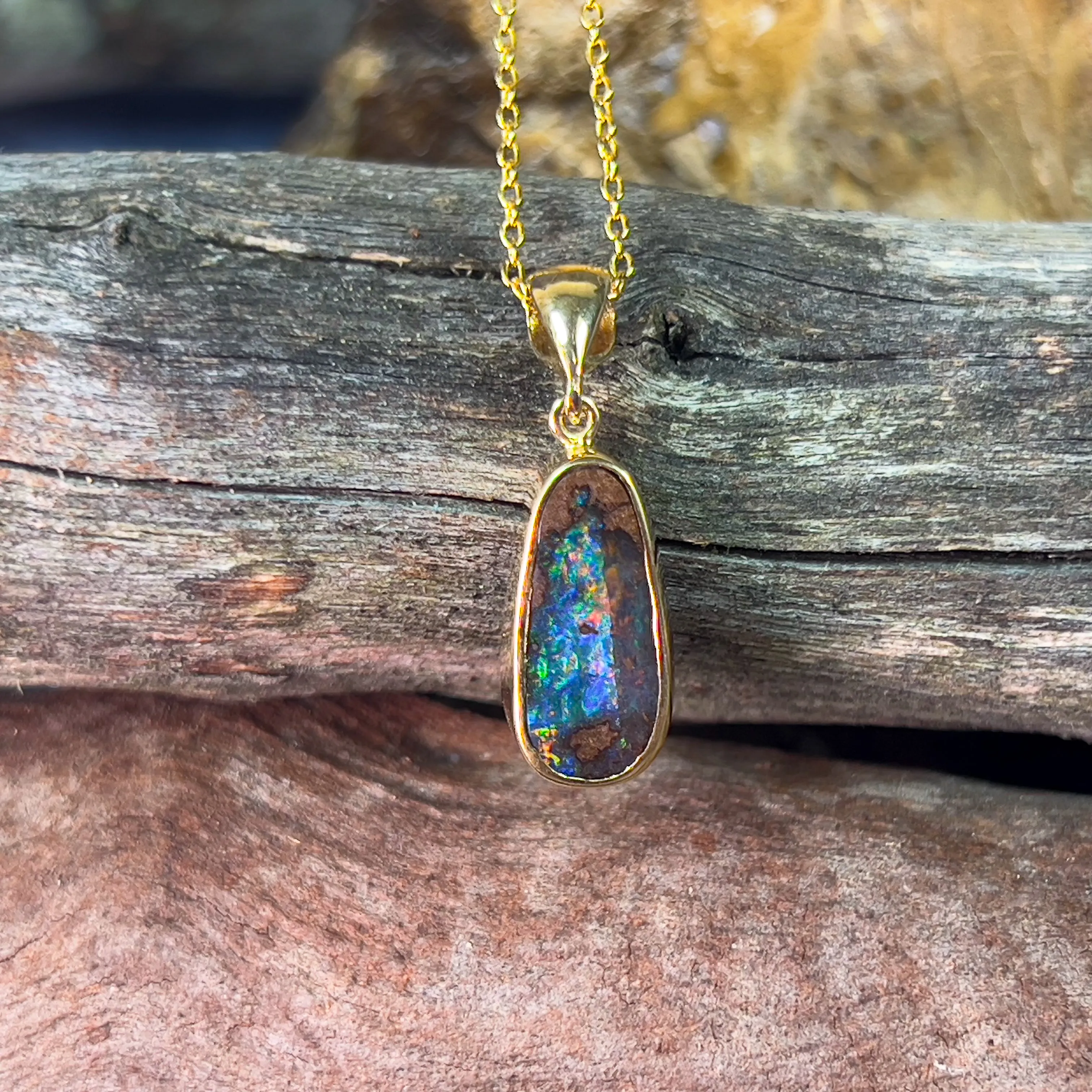 18kt Yellow Gold Boulder Opal 1.89ct pendant