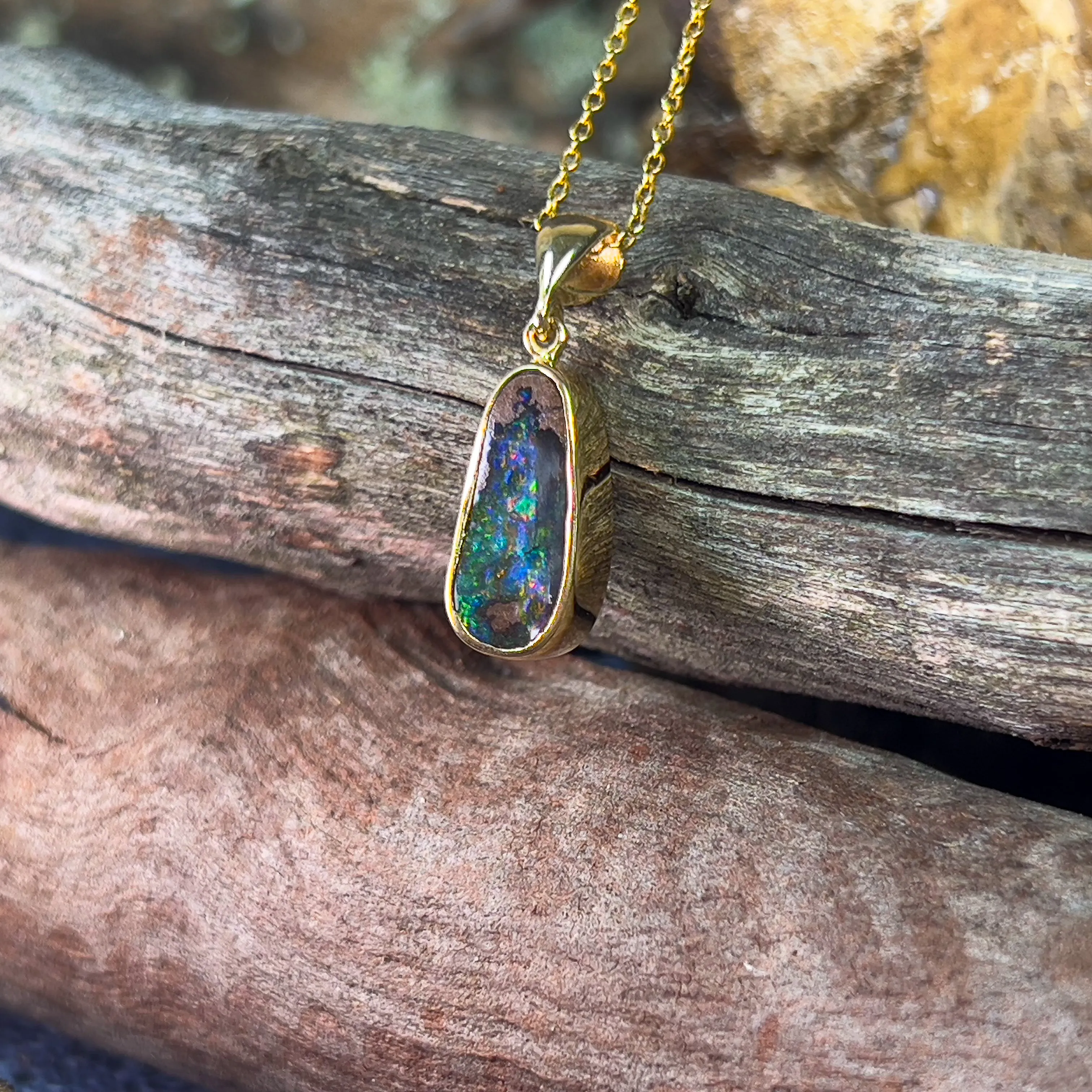 18kt Yellow Gold Boulder Opal 1.89ct pendant
