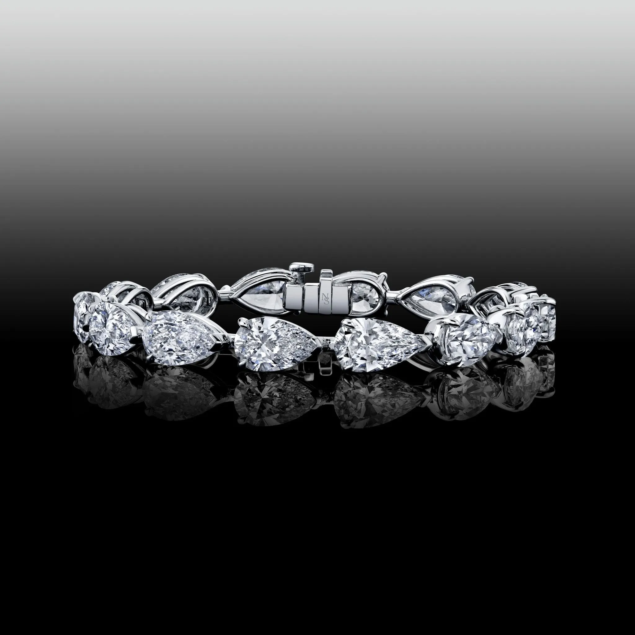 28 Carat Pear Shape Diamond Bracelet