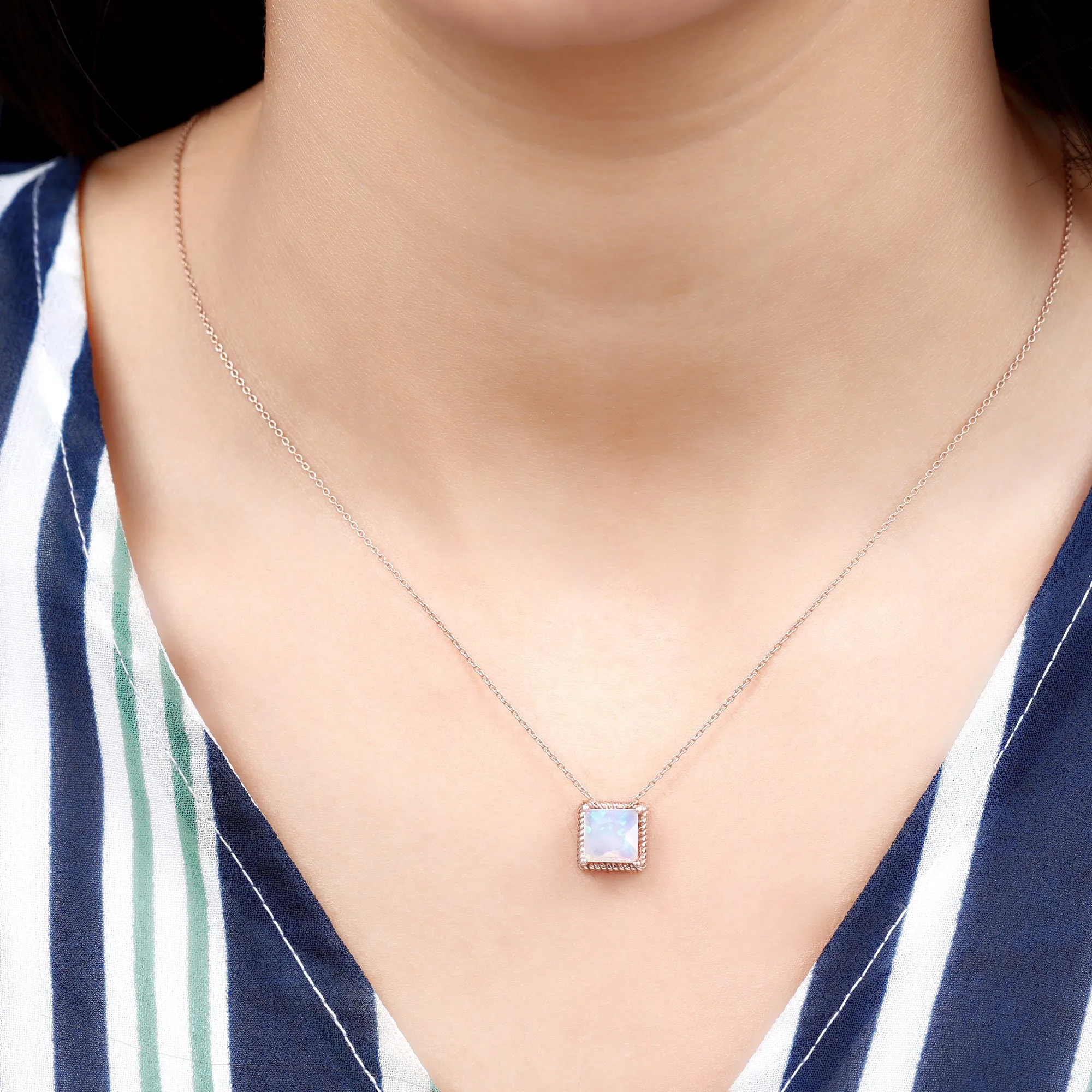 7 MM Princess Cut Ethiopian Opal Solitaire Pendant with Rope Frame Details