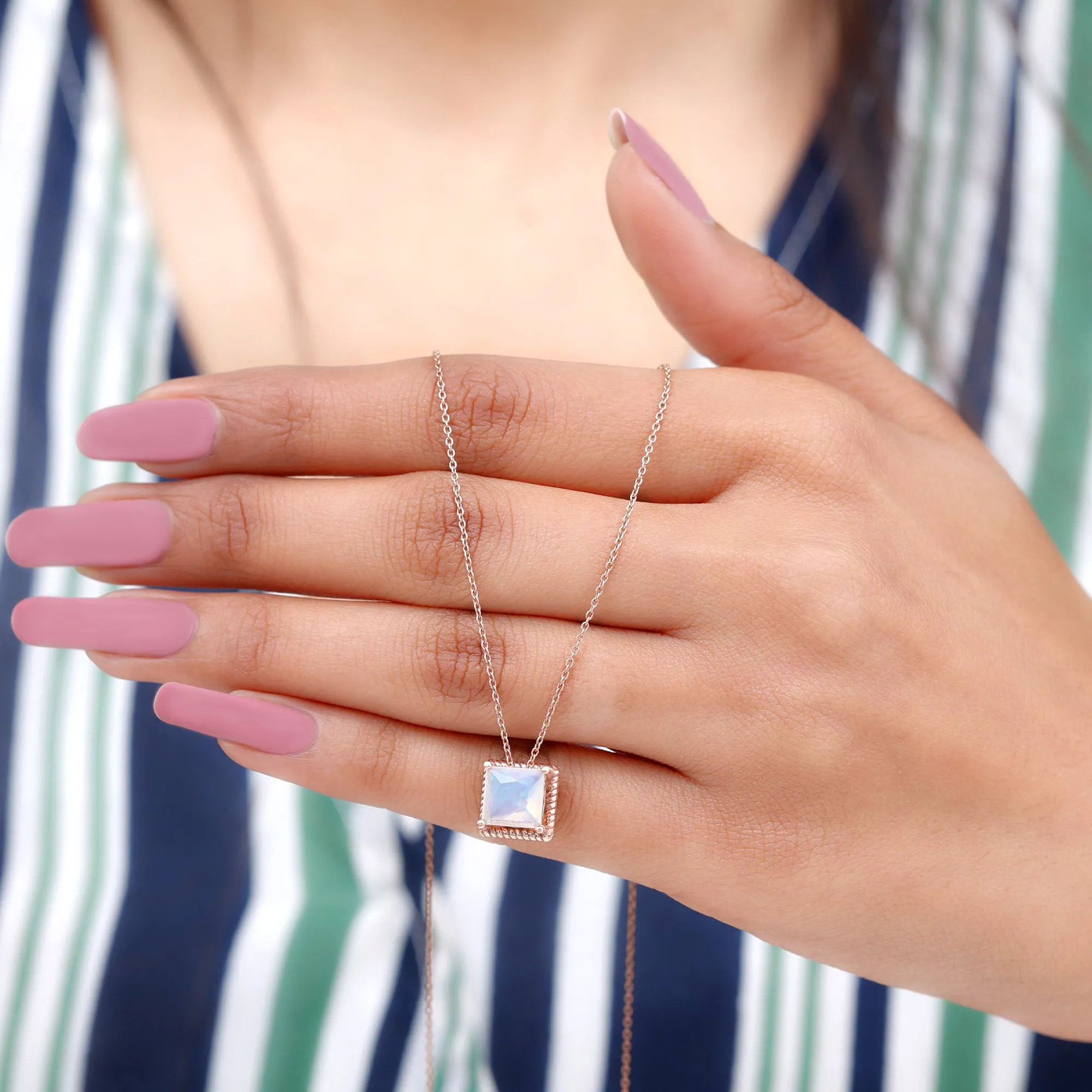 7 MM Princess Cut Ethiopian Opal Solitaire Pendant with Rope Frame Details