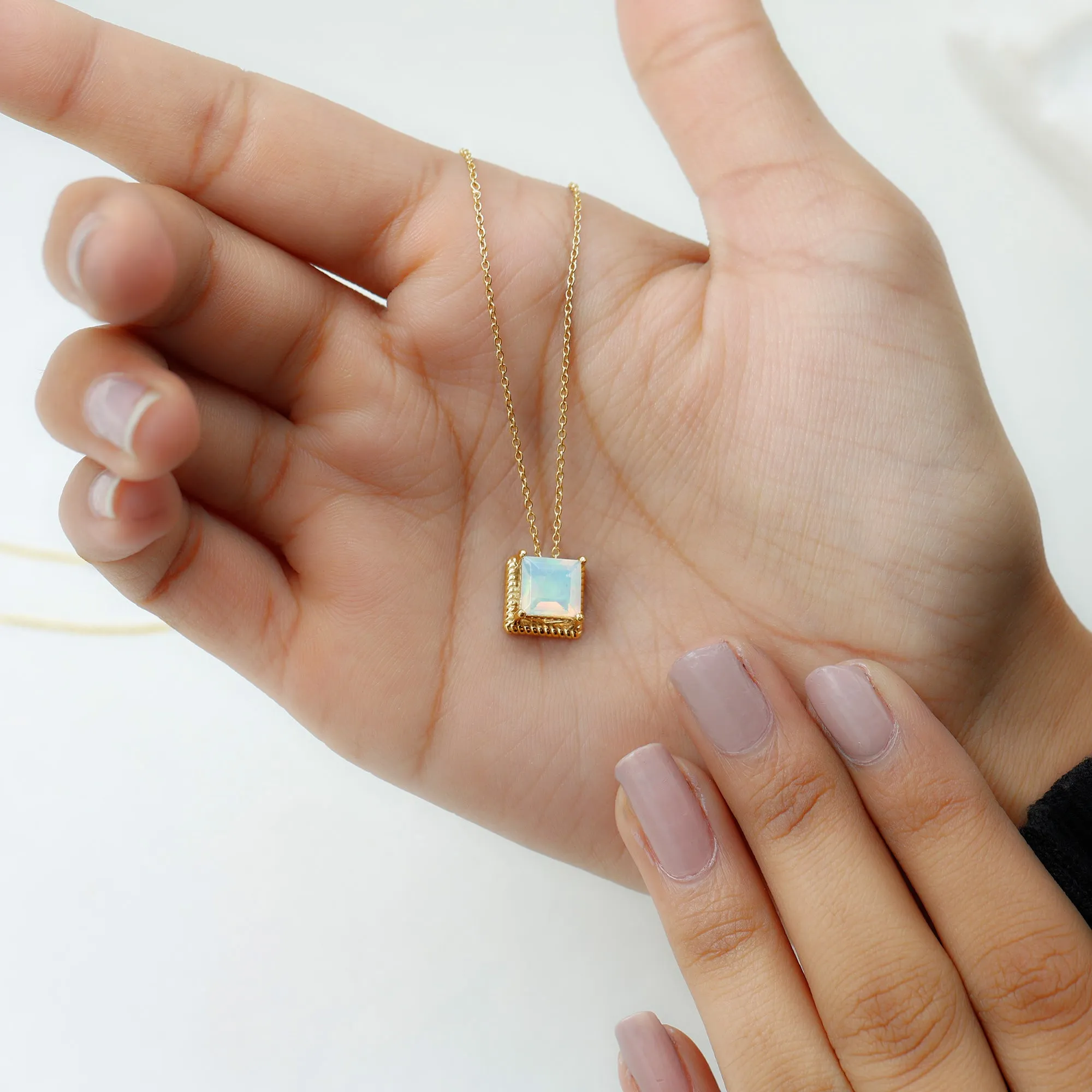7 MM Princess Cut Ethiopian Opal Solitaire Pendant with Rope Frame Details