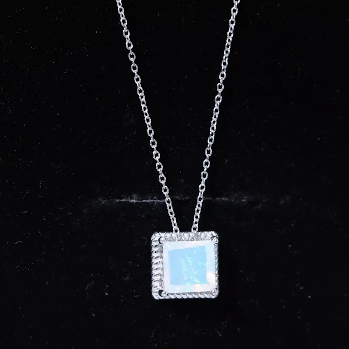 7 MM Princess Cut Ethiopian Opal Solitaire Pendant with Rope Frame Details