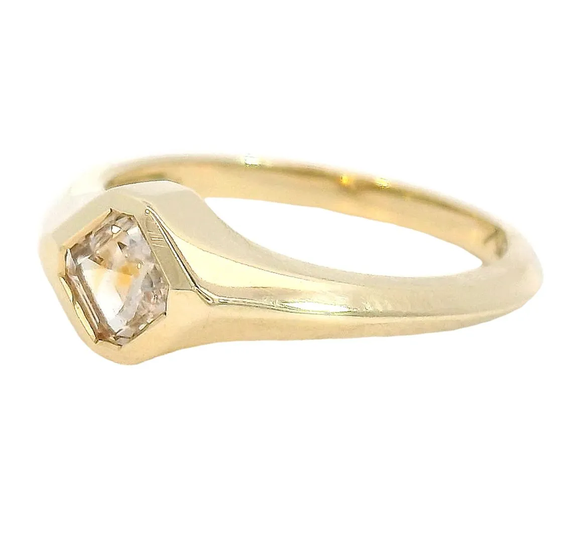 Amell Montana Sapphire Signet Ring