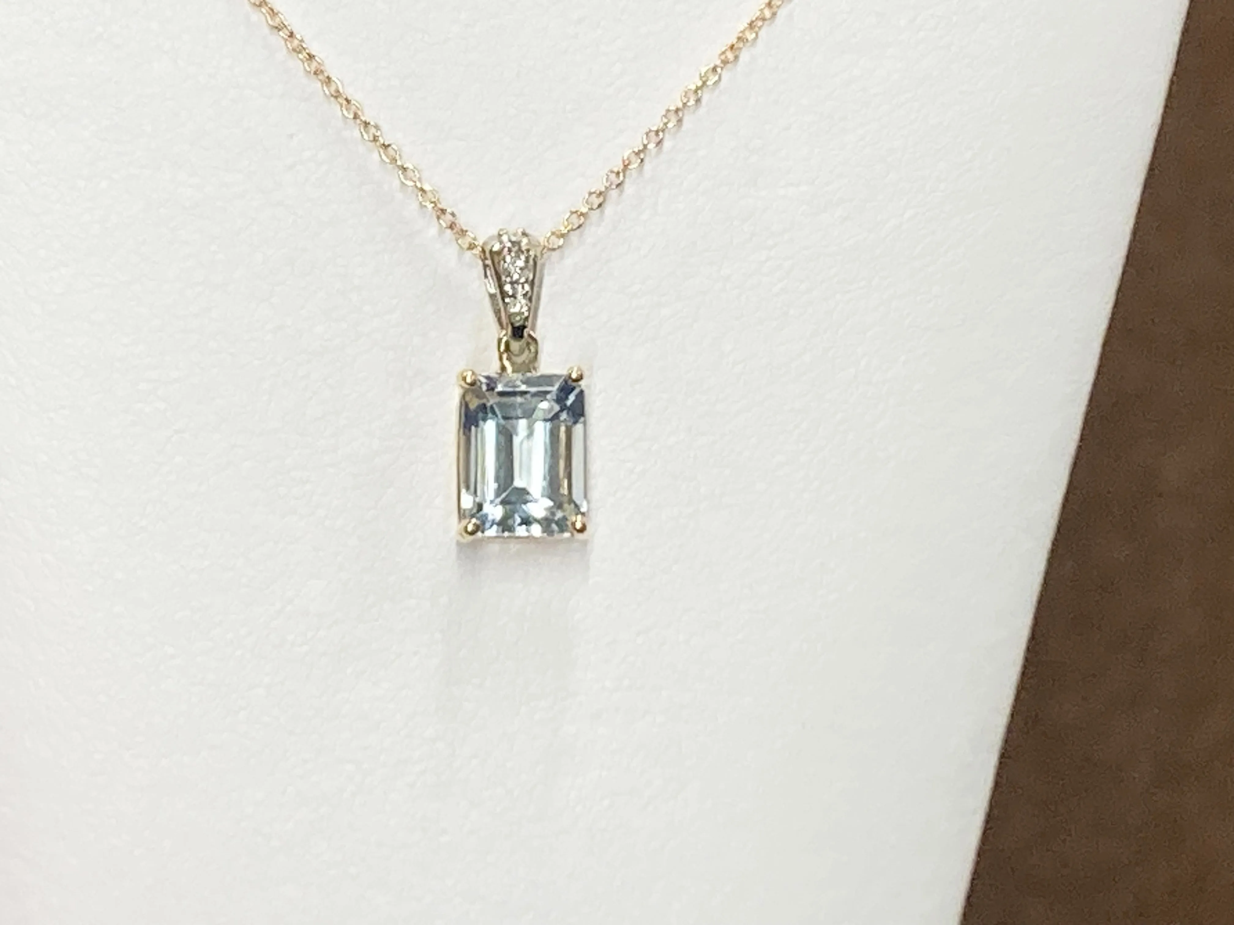 Aquamarine And Diamond Gold Pendant With Chain