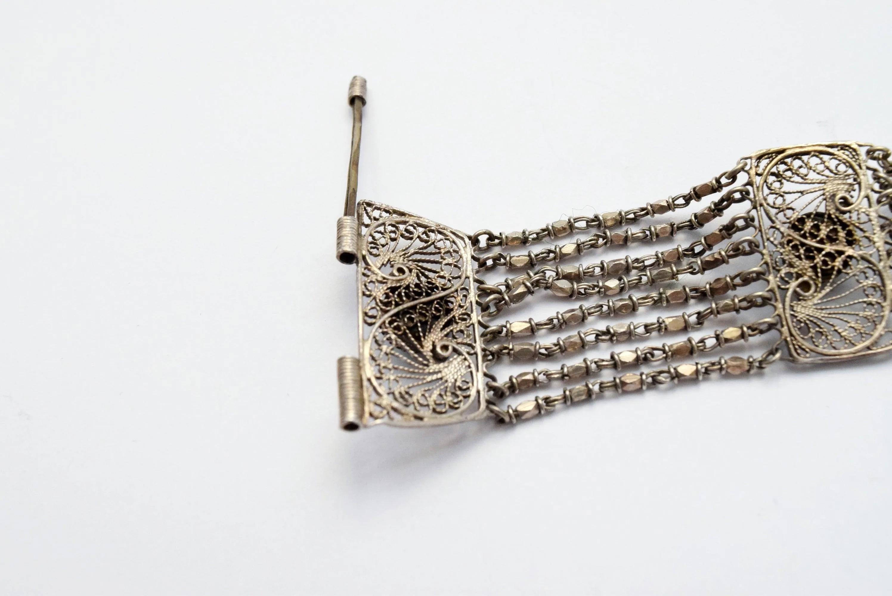 Art Deco Filigree Bracelet Made of Silver and Green Stone