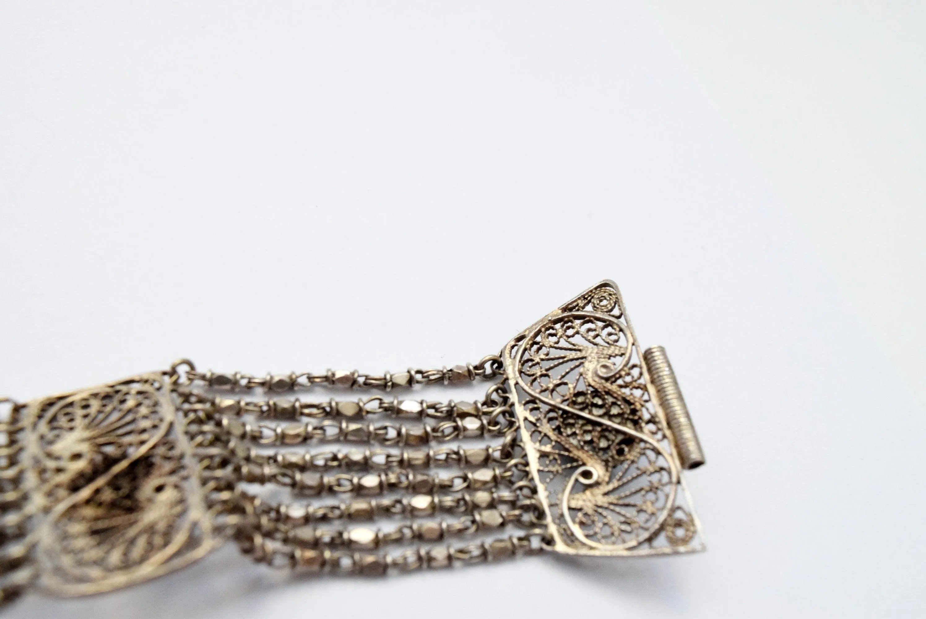 Art Deco Filigree Bracelet Made of Silver and Green Stone