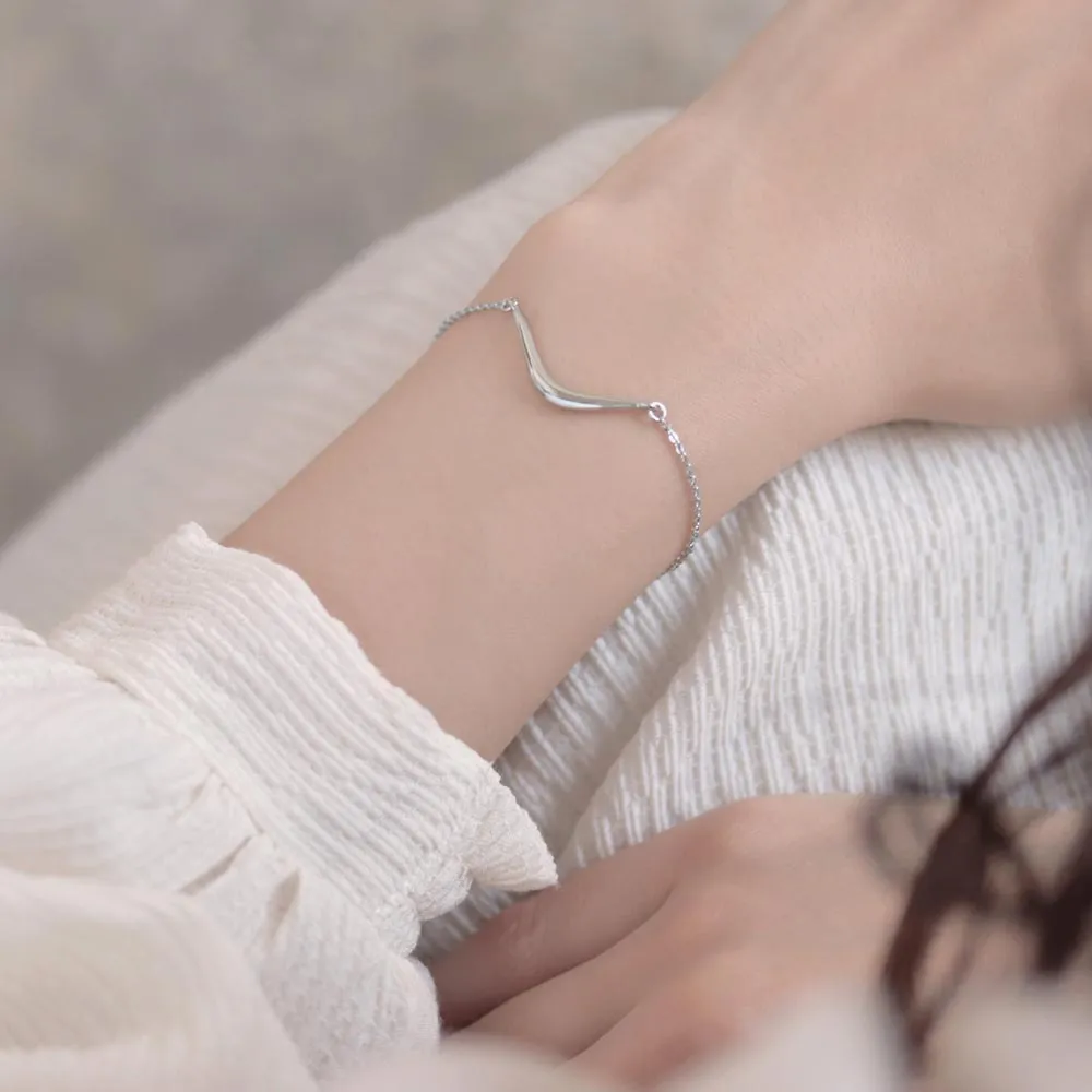 Curved Bar Slider Bracelet