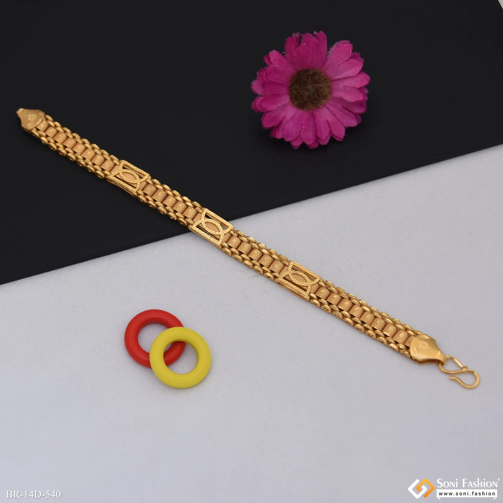Finely Detailed Design Gold Plated Box Bracelet for Men - Style D540