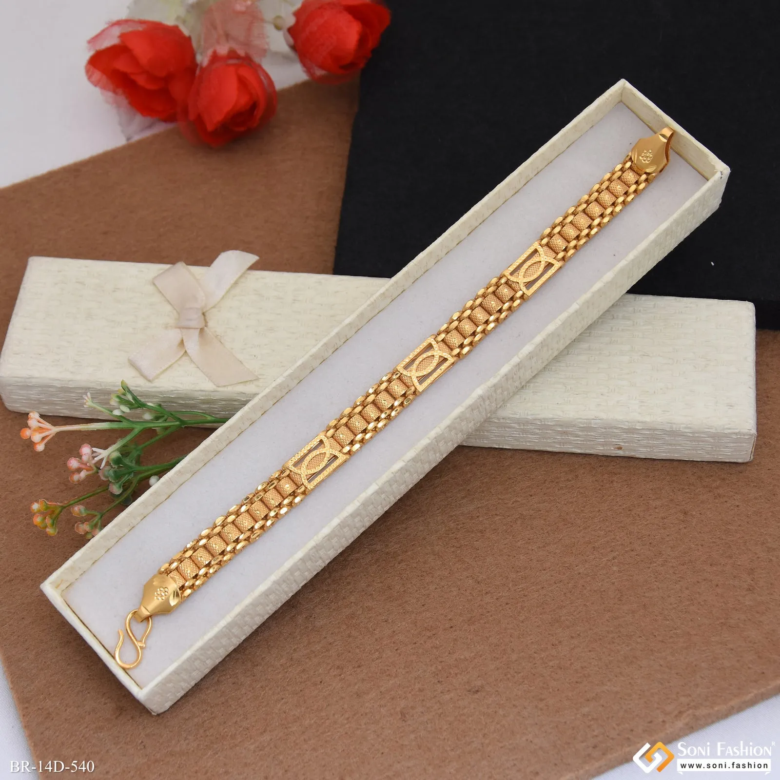 Finely Detailed Design Gold Plated Box Bracelet for Men - Style D540