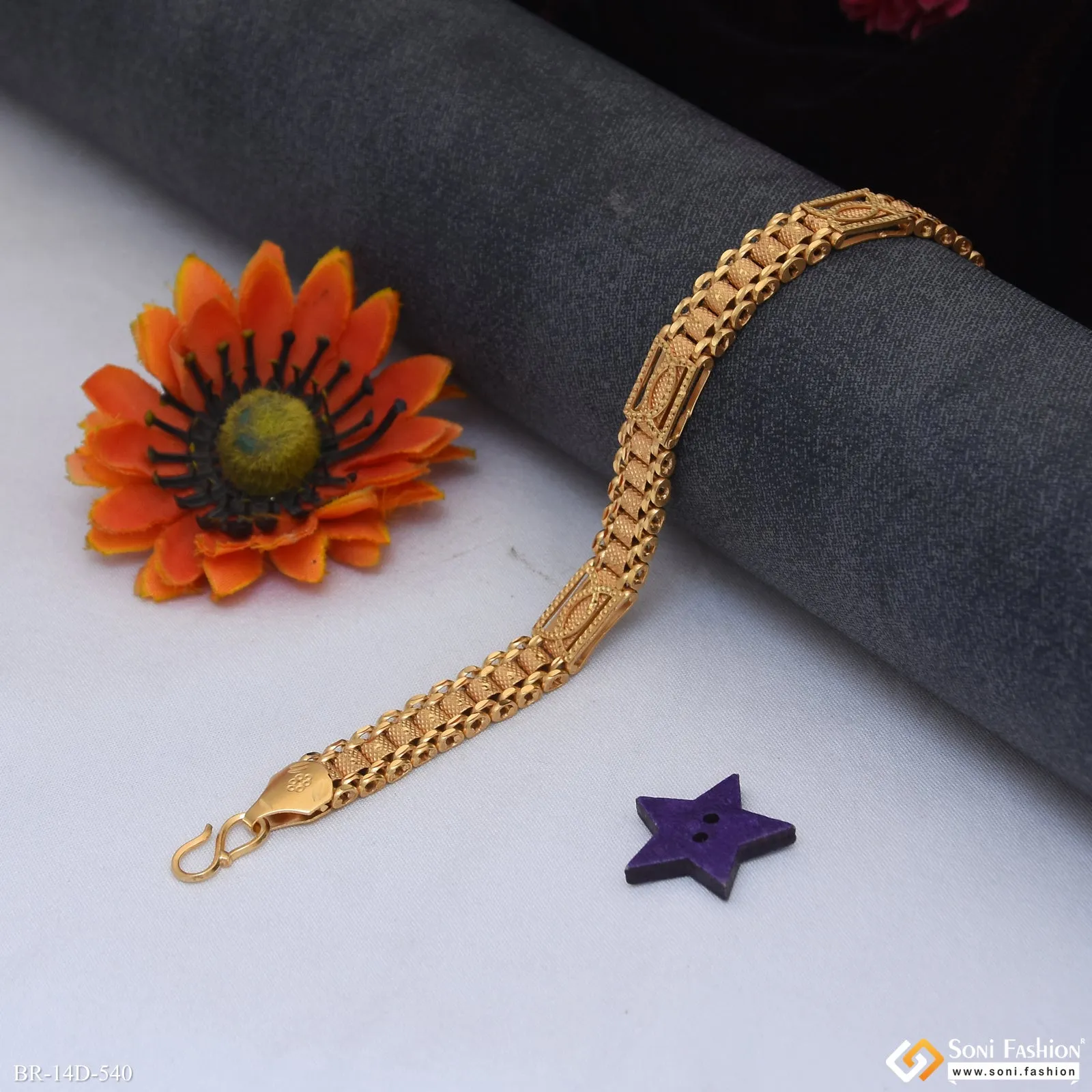 Finely Detailed Design Gold Plated Box Bracelet for Men - Style D540