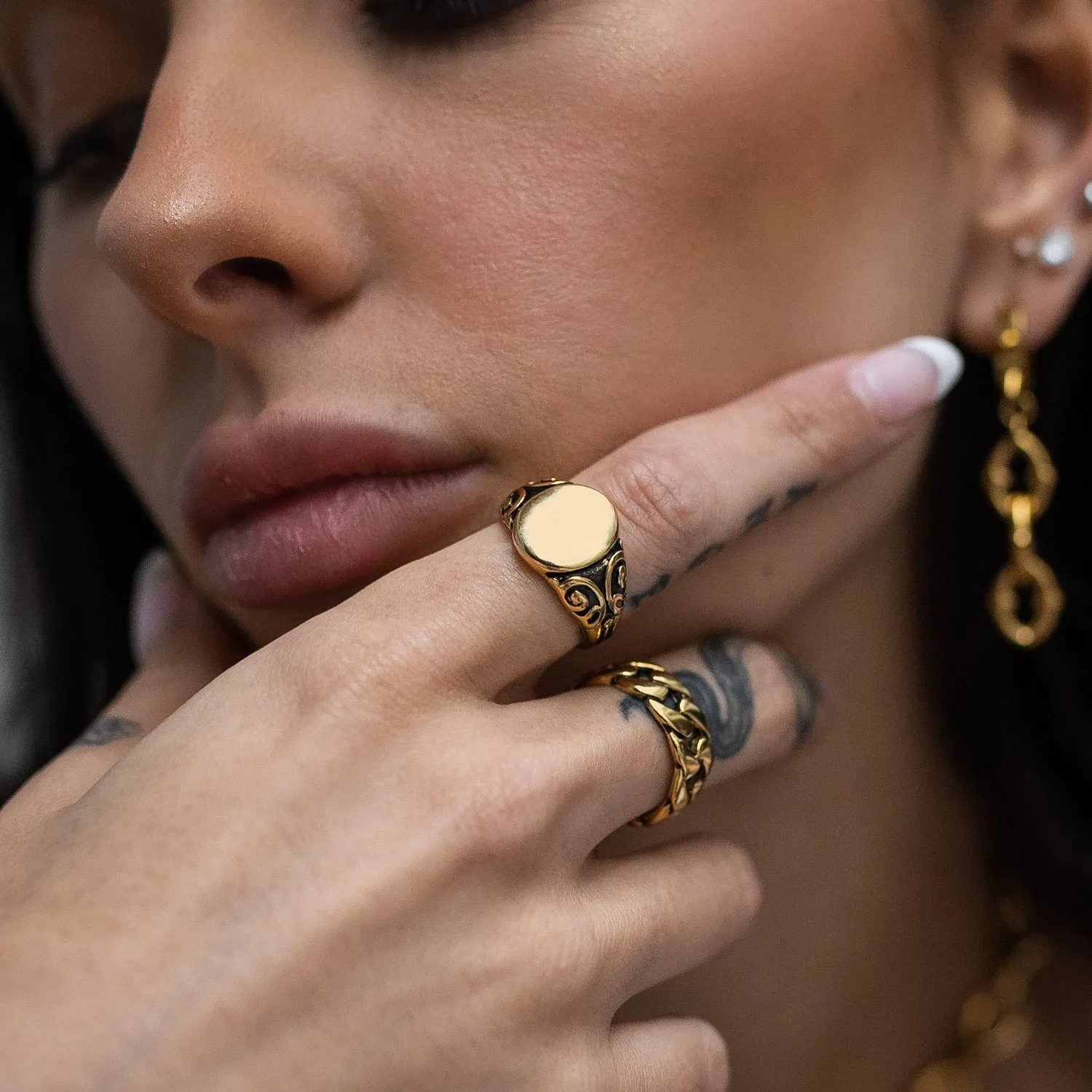 Mini Oval Scroll Signet Ring (Gold)