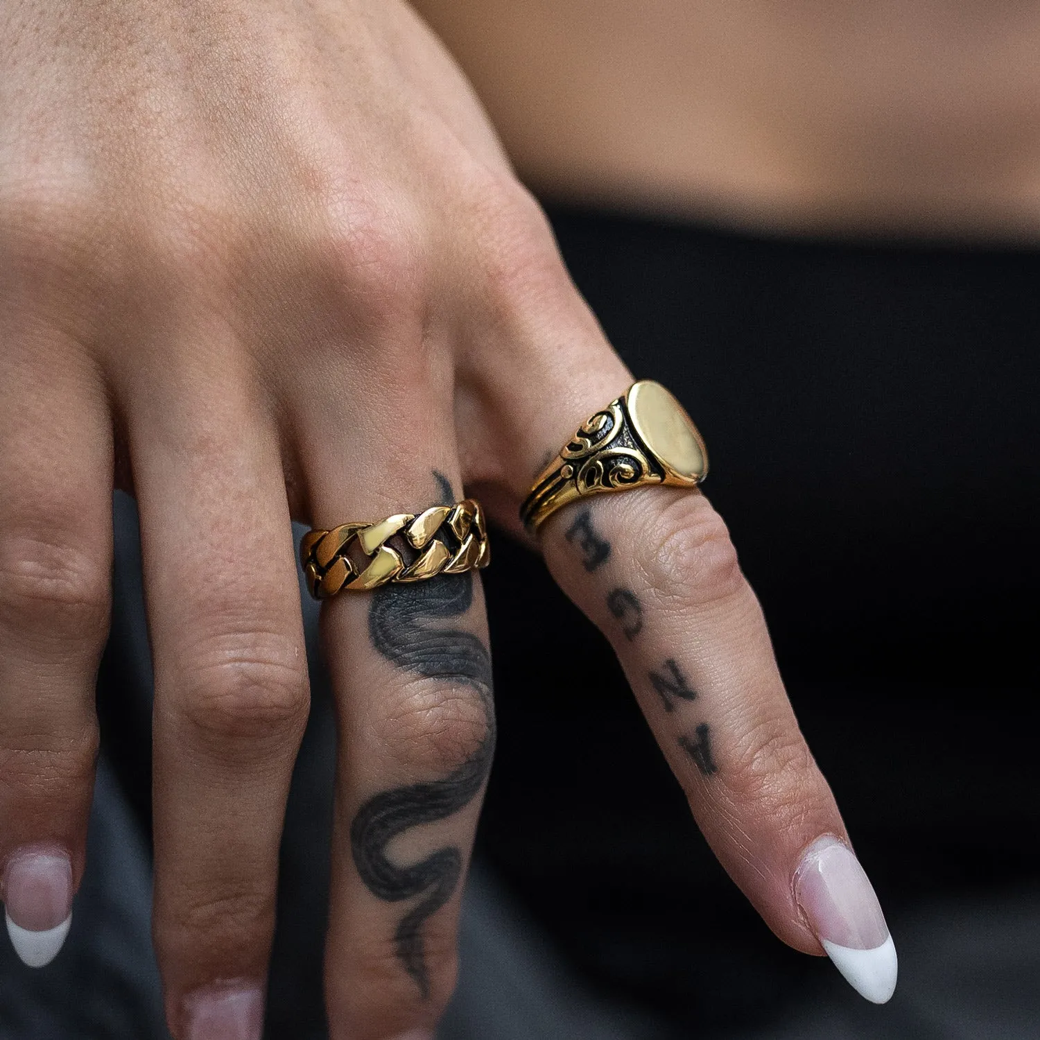 Mini Oval Scroll Signet Ring (Gold)