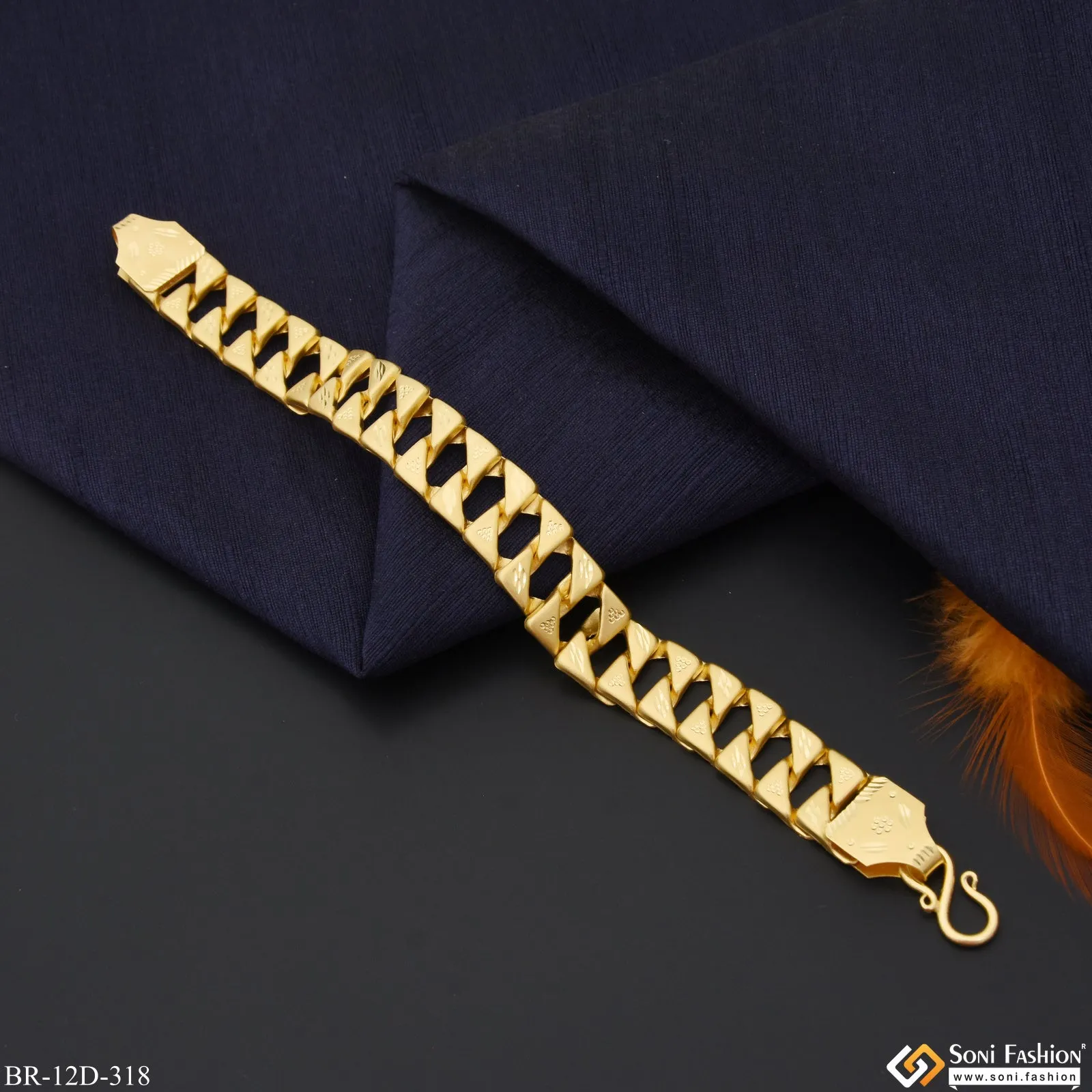 Prominent Design Gold Plated Pokal Bracelet for Men - Style D318