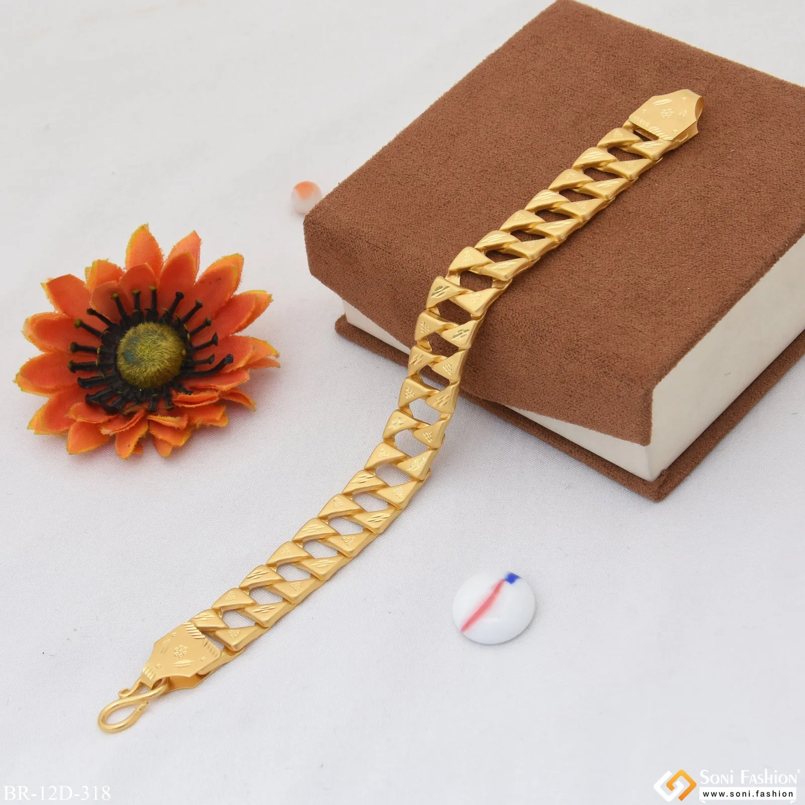 Prominent Design Gold Plated Pokal Bracelet for Men - Style D318