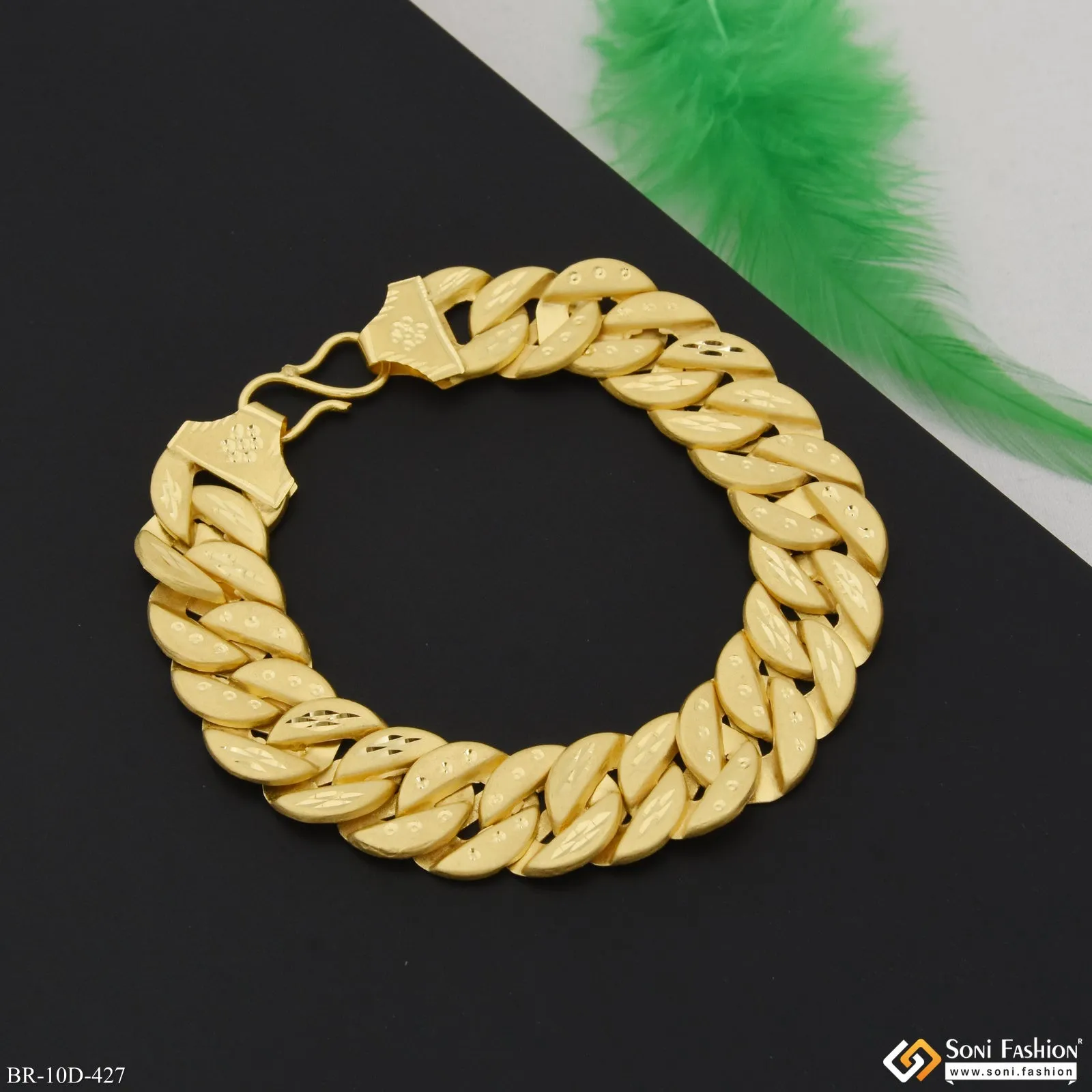 Prominent Design Gold Plated Pokal Bracelet for Men - Style D427