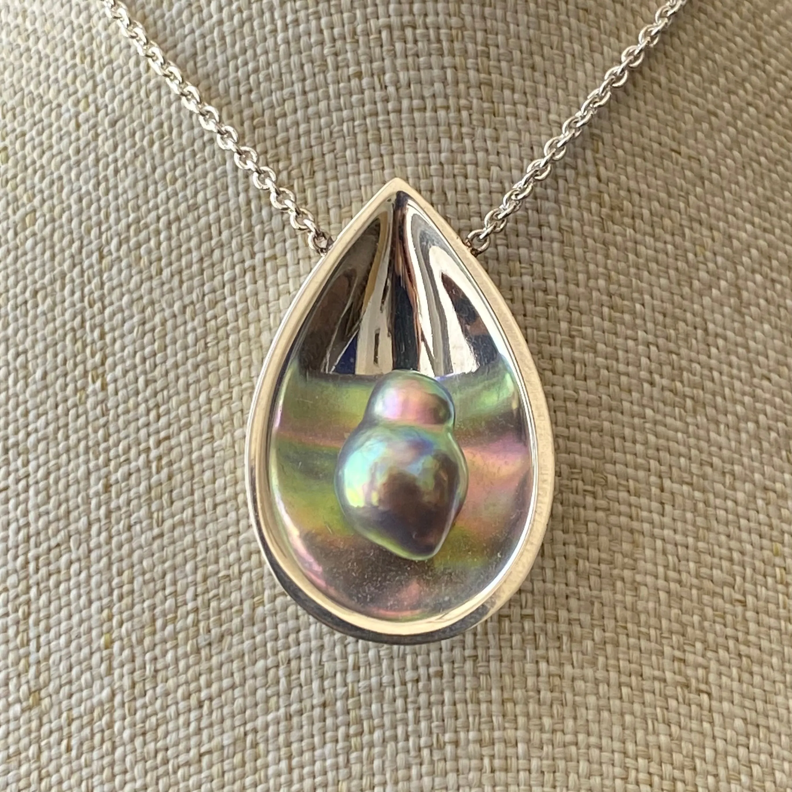 "Pearl Pod" Silver Necklace with Cortez Pearl by "Noble Sensación"