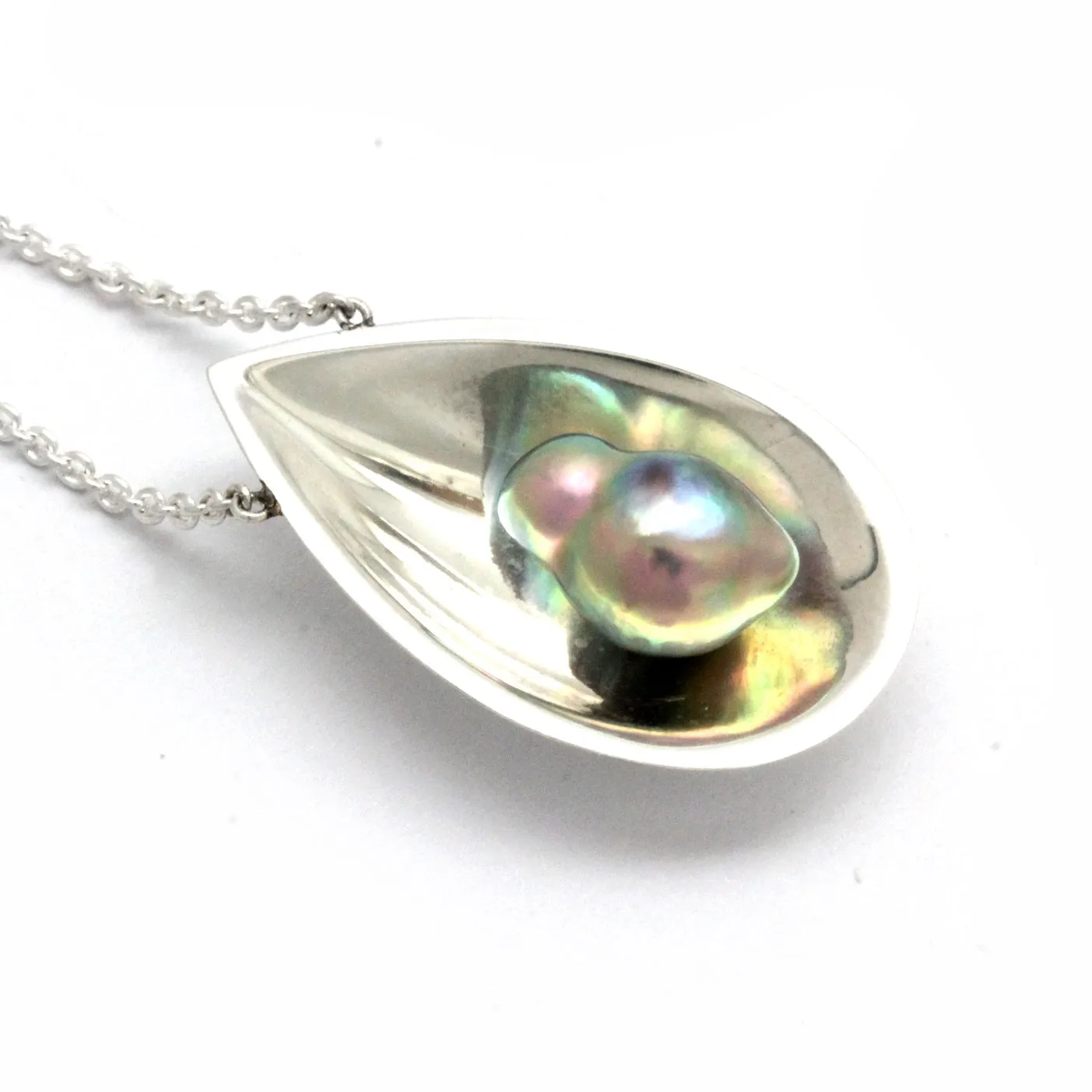 "Pearl Pod" Silver Necklace with Cortez Pearl by "Noble Sensación"