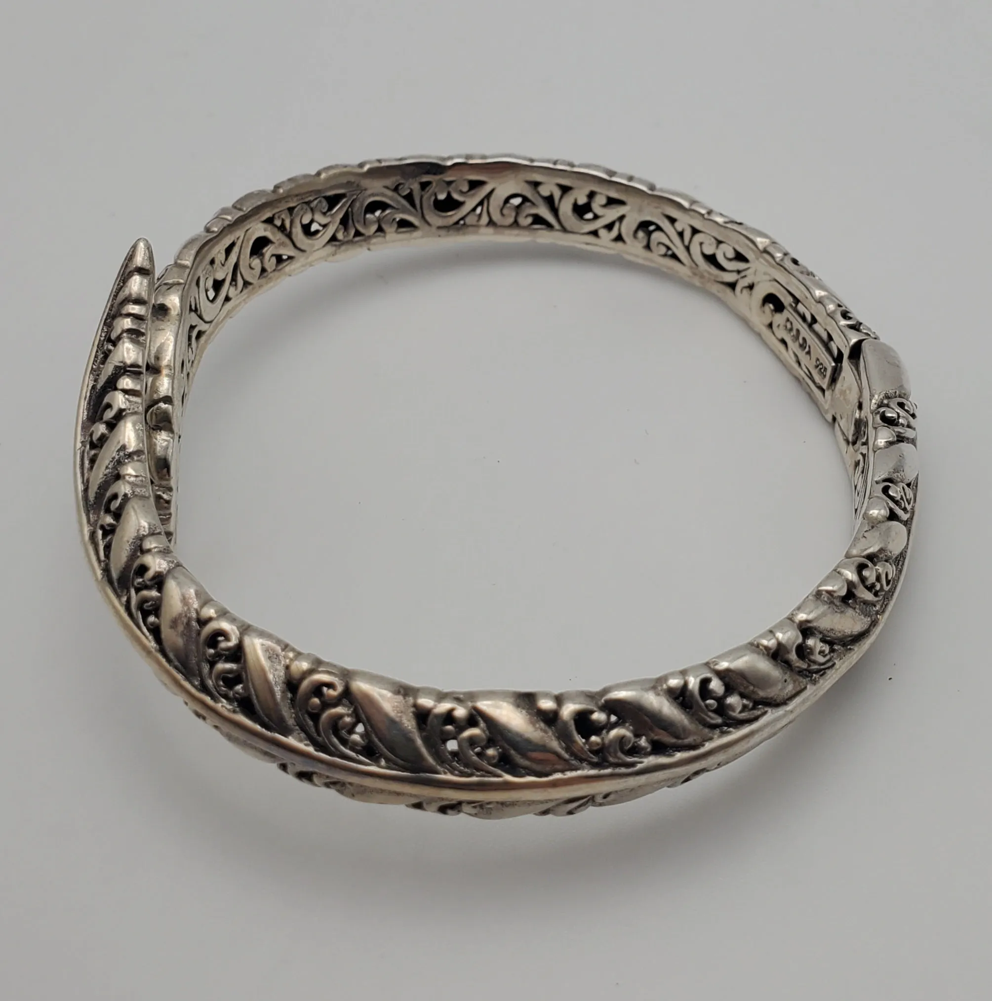 Sarda - Vintage Sterling Silver Filigree Hinged Bangle Bracelet
