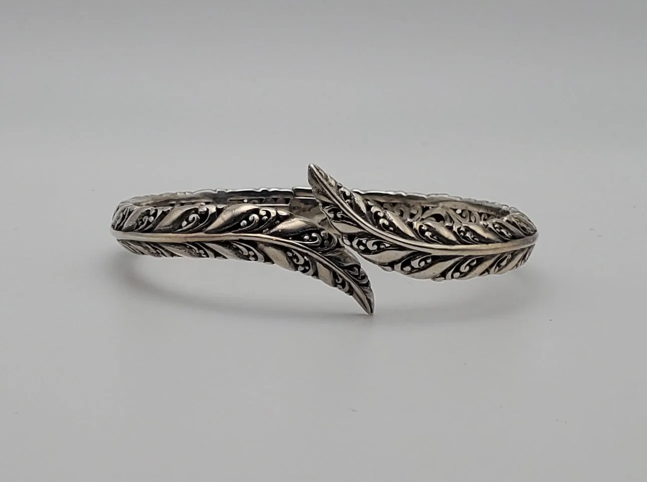 Sarda - Vintage Sterling Silver Filigree Hinged Bangle Bracelet
