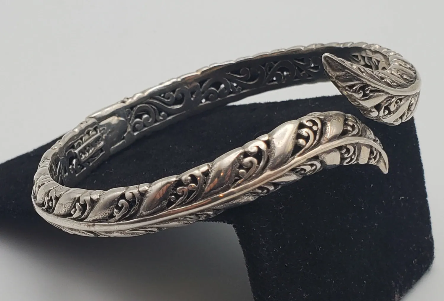 Sarda - Vintage Sterling Silver Filigree Hinged Bangle Bracelet