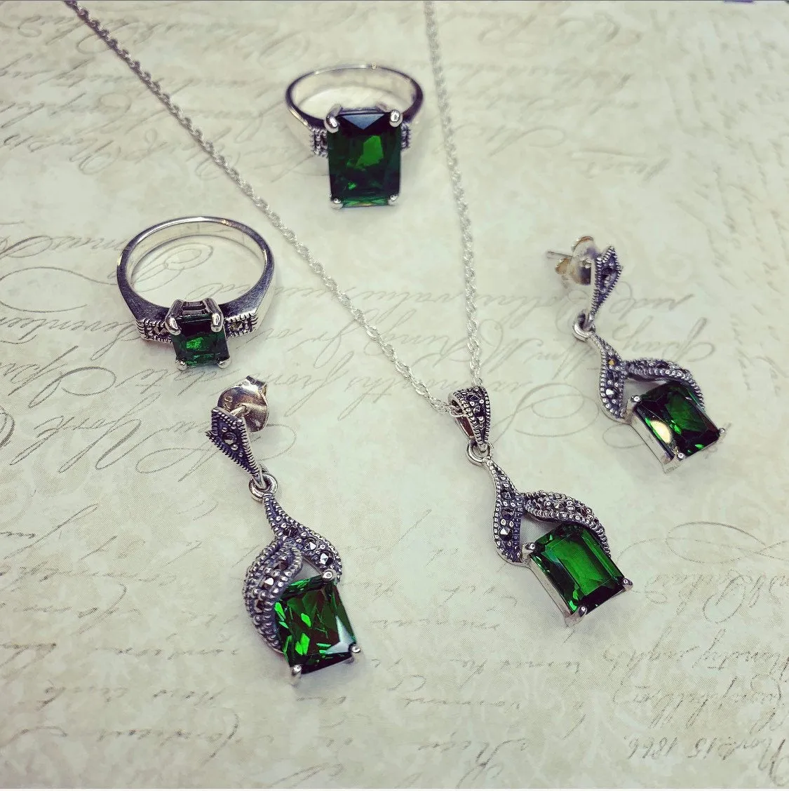 The Duchess Solitaire Emerald Green Ring