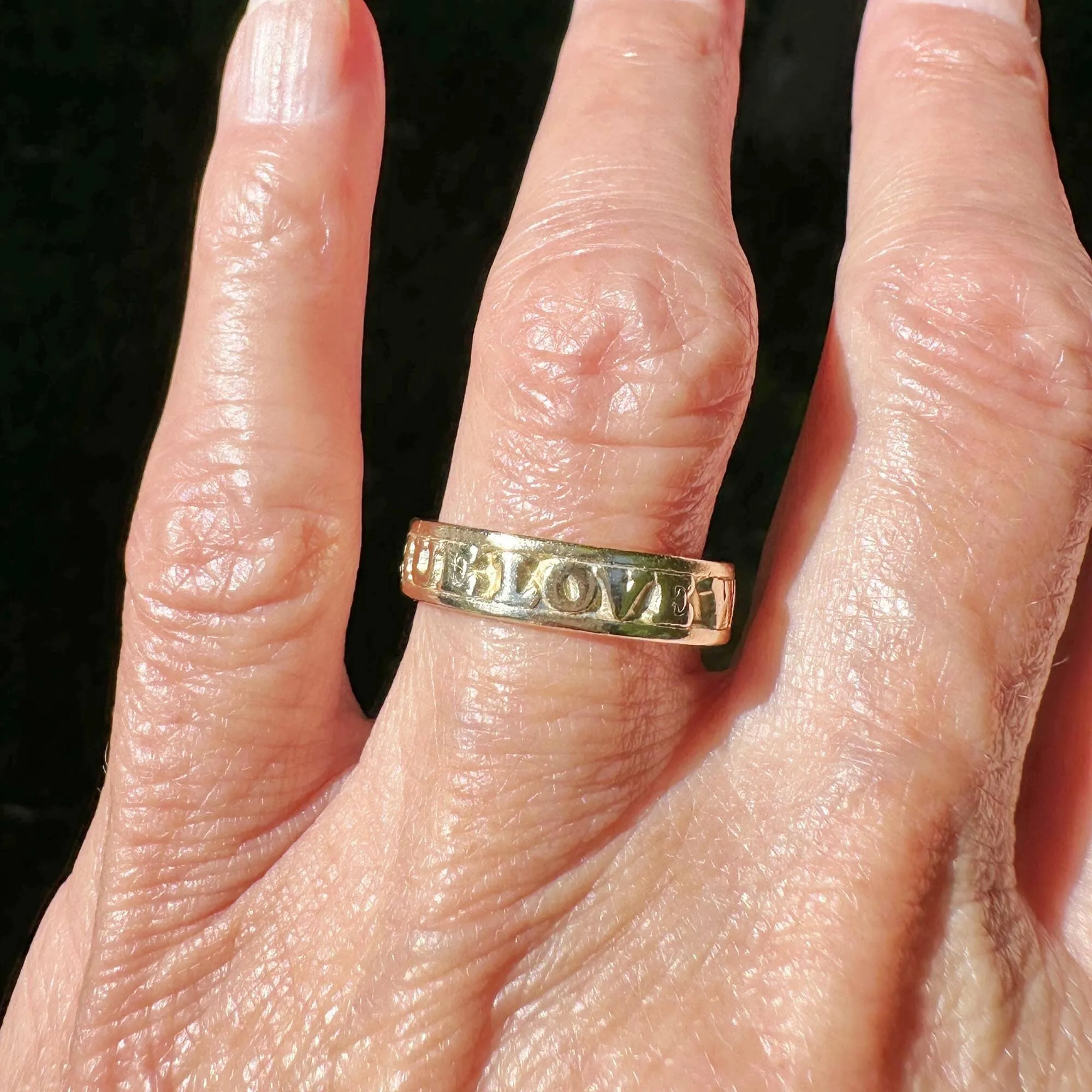 Vintage 14K Gold Cutout True Love Waits Band Ring
