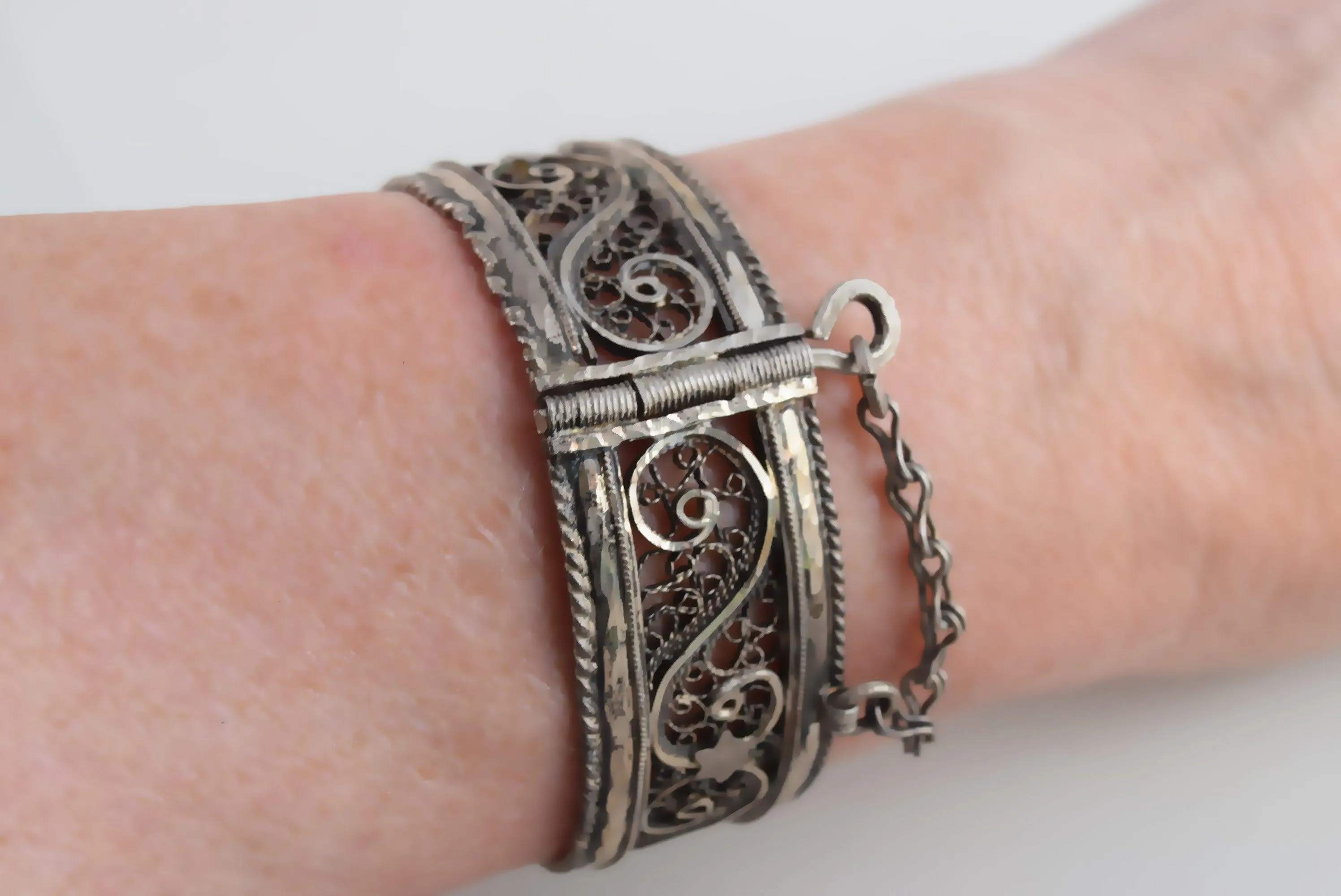 Vintage Silver Filigree Ottoman Style Tunisian Hinged Bracelet